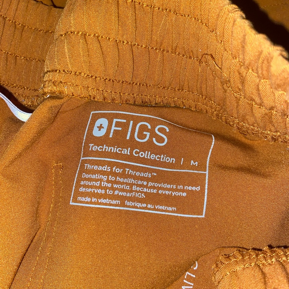 FIGS Atlantic Fall Top Small & Bottom Medium - Picture 2 of 4